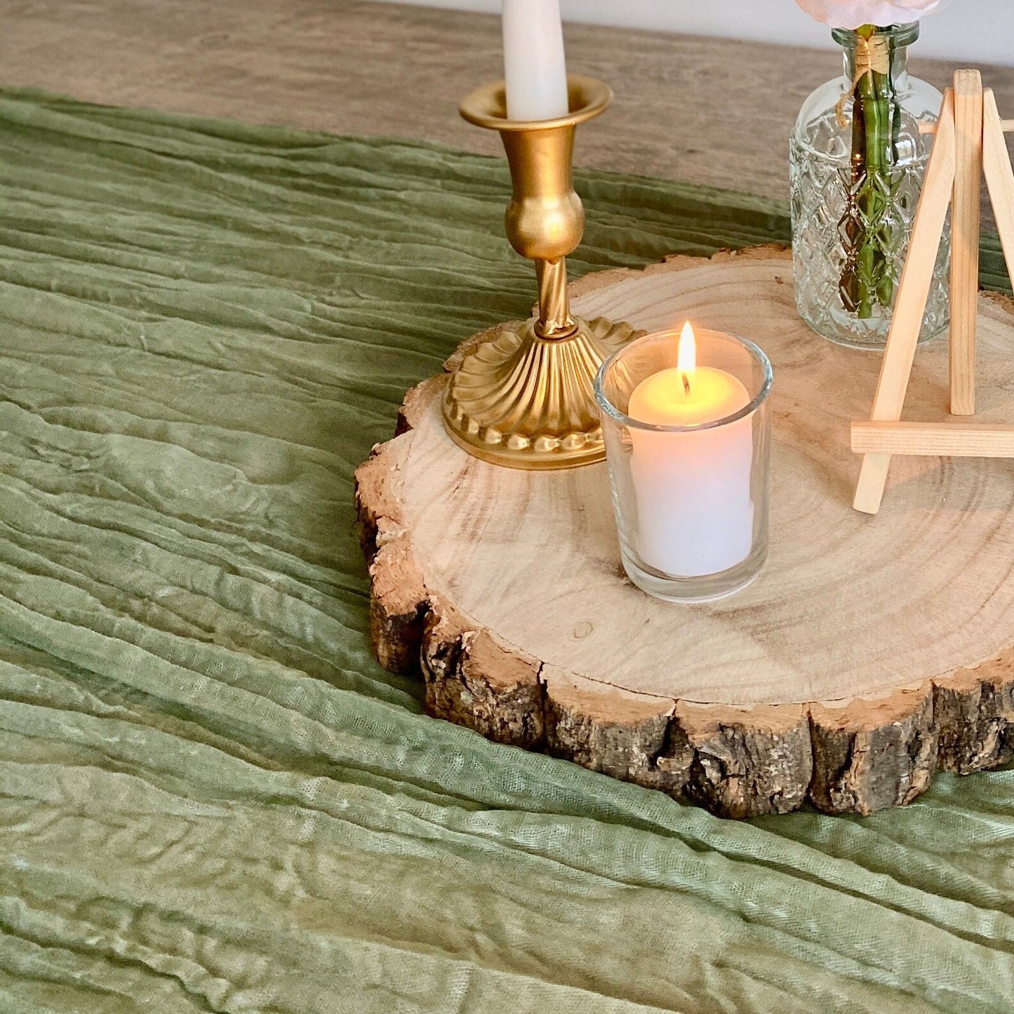 Rustic Table Centrepiece Set – Wood Slice, Bud Vase, Gold Candlestick, Clear Votive, Table Sign & Artificial Rose Bouquet